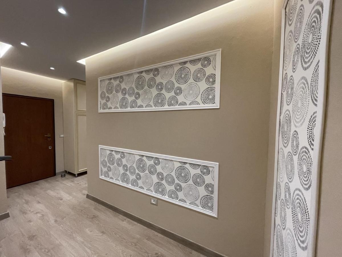 Apartment Center 1 *